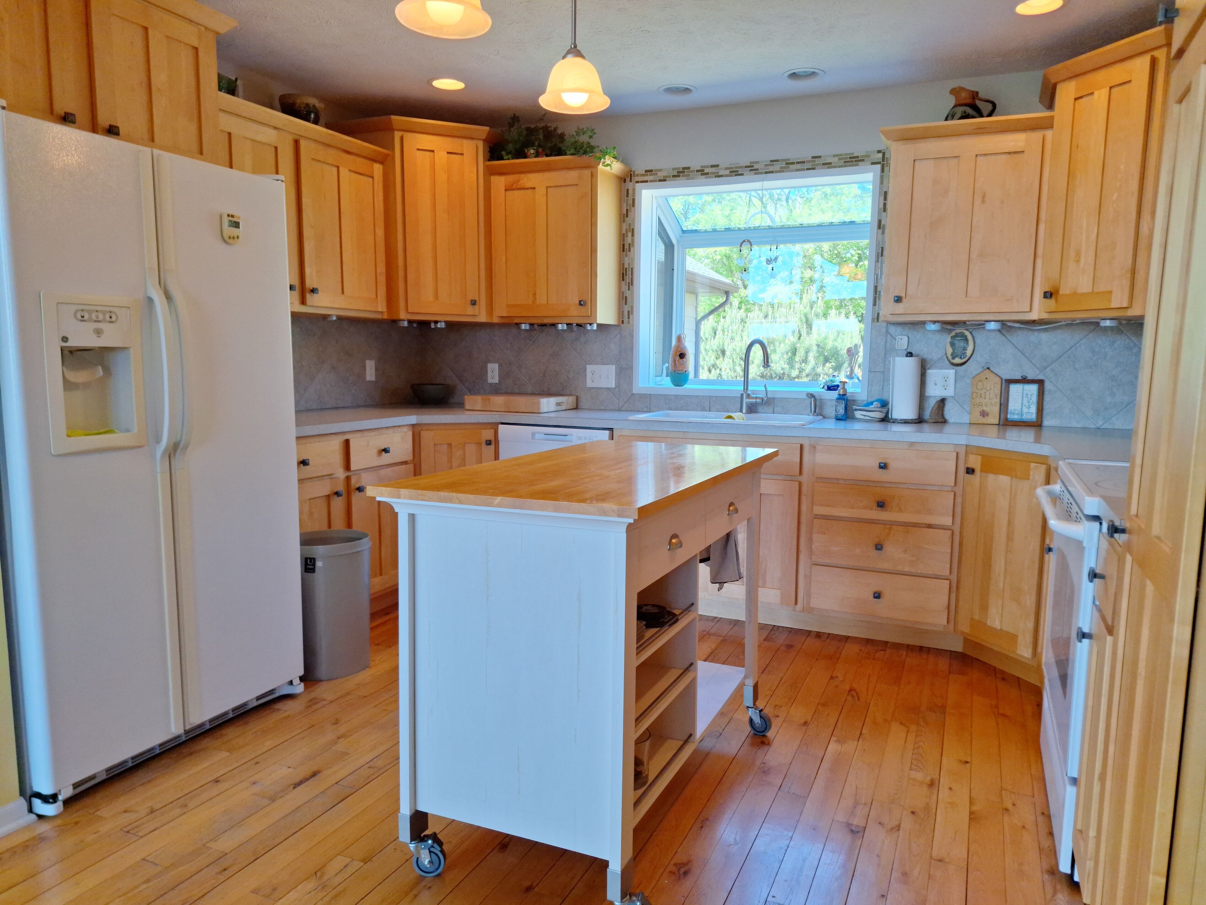 ثلاجة، ميكروويف، فرن، موقد طهي مسطح