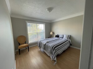 Room - Amazing house with 5 bedrooms 3 full bathrooms. (Duluth)
