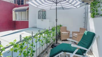 Habitación doble de lujo, baño privado (8) | Vista a la ciudad