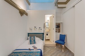 Executive Single Room, Private Bathroom (1) | Premium bedding, down duvets, minibar, in-room safe - CONDESA HOUSE (Mexico City)