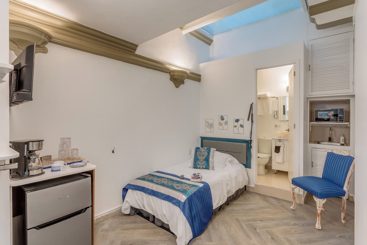 Executive Single Room, Private Bathroom (1) | Premium bedding, down comforters, minibar, in-room safe