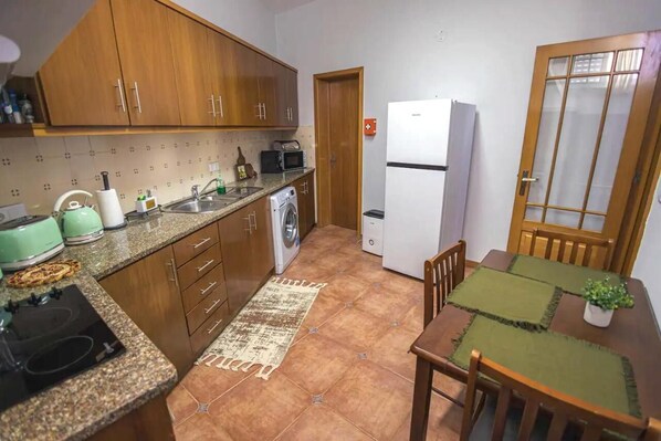 Mikroaaltouuni, uuni, liesi