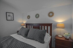 2 makuuhuonetta, silitysrauta/-lauta, Wi-Fi, vuodevaatteet