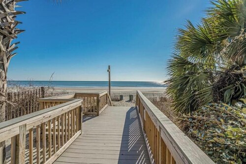 Adorable Ocean Front Condo - Pet friendly 