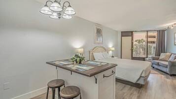 2 bedrooms, iron/ironing board, travel cot, free WiFi