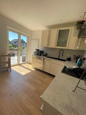 Fridge, stovetop, dishwasher, coffee/tea maker