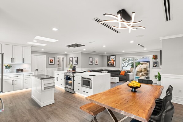 Interior - Enchanted Haven Retreat By Disneyland @Stay.ehr IG (Orange)