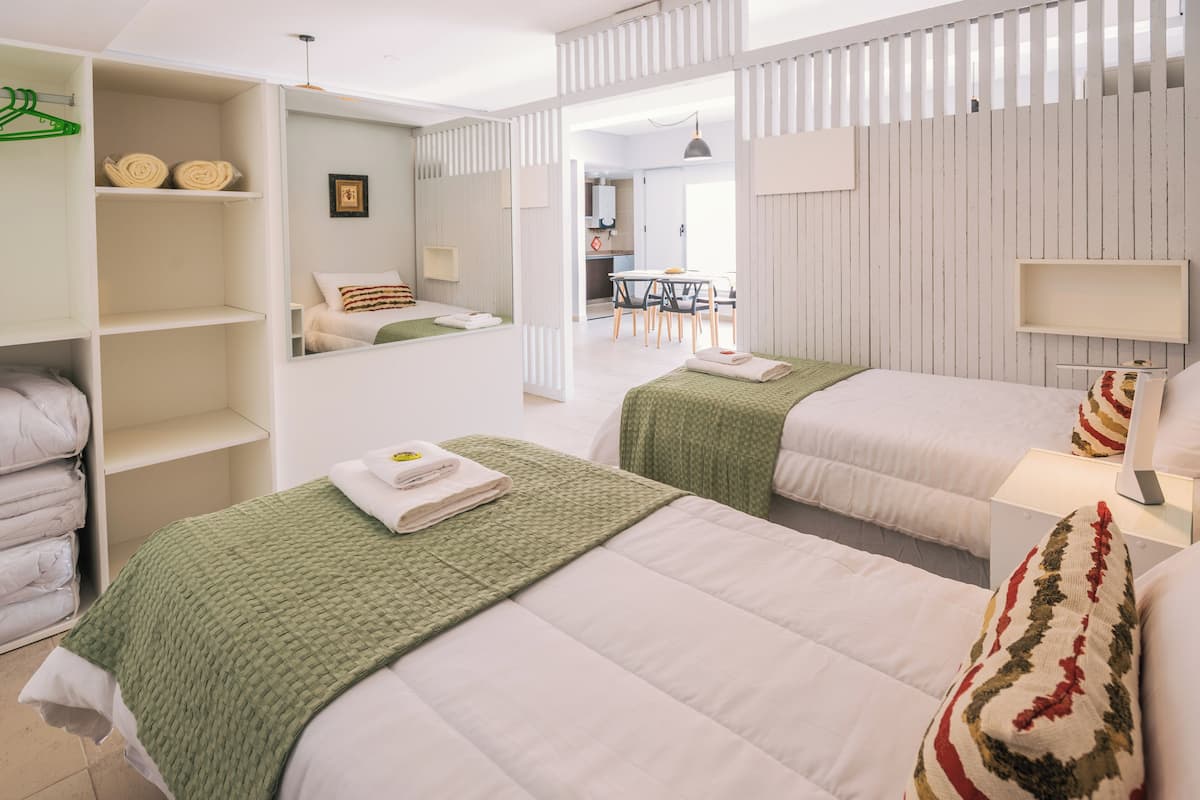 1 Schlafzimmer, hochwertige Bettwaren, Daunenbettdecken