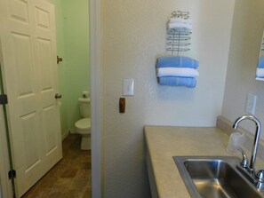 Bathroom - Ireland Hotel (Murfreesboro)