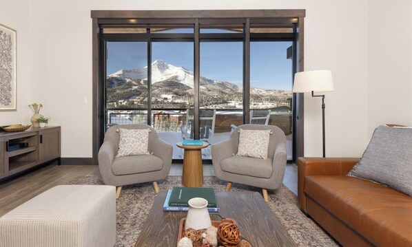 Smart-TV, Kamin, DVD-Player, Stereoanlage