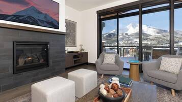 Smart TV, fireplace, DVD player, stereo