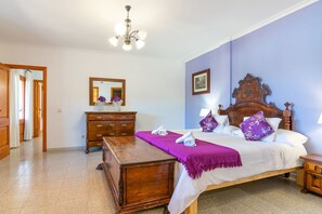 16 soverom, strykejern/-brett, wi-fi (inkludert) og sengetøy