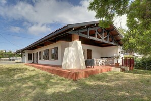 A two-story house with a covered patio, a large white sculpture, and a small garden area. - HOSSEGOR Plage, vacation home for 6 people (HOSSEGOR)