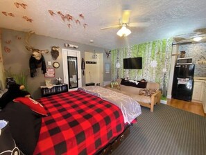 1 bedroom, travel cot, WiFi, bed sheets