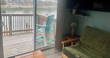 2nd Floor 3 BR Condo Close to the beach with Pool!