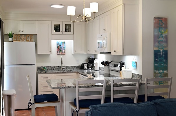 Coffee/tea maker, fridge, microwave, oven