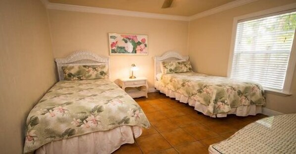 2 bedrooms, iron/ironing board, free WiFi