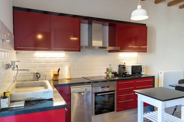 Fridge, microwave, oven, stovetop