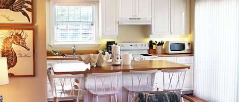 Coffee/tea maker, fridge, microwave, toaster
