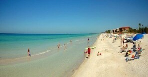 Beach - 2 Bedroom, 2 Bathroom Deluxe Partial Bay View. Pet Friendly (Bradenton Beach)