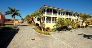 Property grounds - 2 Bedroom, 2 Bathroom Deluxe Partial  Bay View. Pet Friendly (Bradenton Beach)