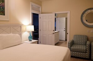 2 habitaciones, tabla de planchar con plancha y ropa de cama