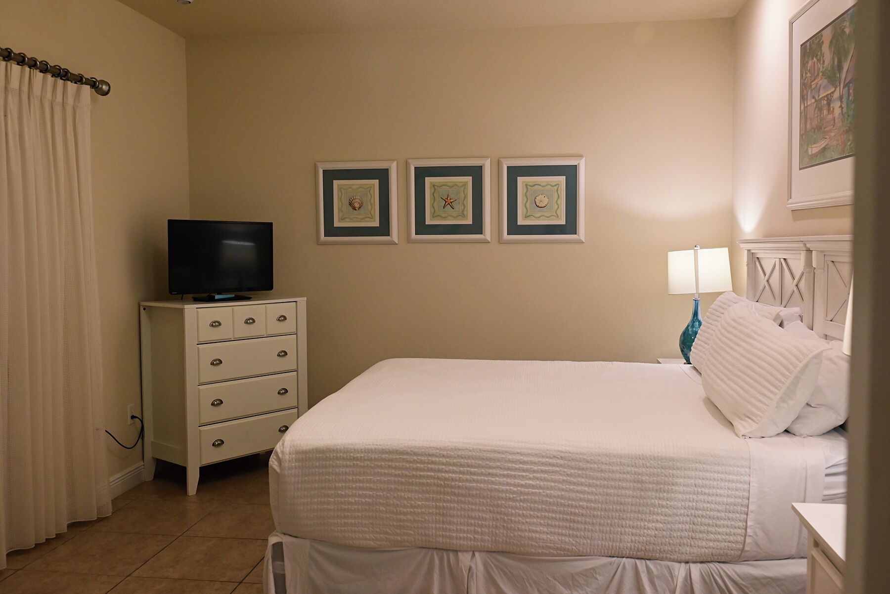 2 bedrooms, iron/ironing board, bed sheets