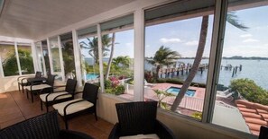 Pool - 2nd Floor Studio. Stairs only. Pet Friendly (Bradenton Beach)