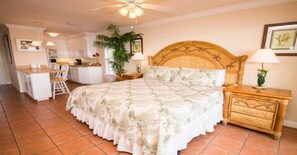 1 bedroom, iron/ironing board, free WiFi - 2nd Floor Studio. Stairs only. Pet Friendly (Bradenton Beach)