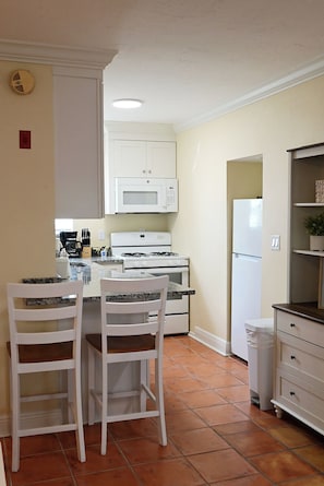 Coffee/tea maker, fridge, microwave, toaster