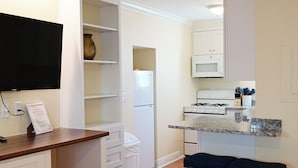 Coffee/tea maker, fridge, microwave, toaster - Easy-Access Ground-Floor Studio with Full Kitchen (Bradenton Beach)