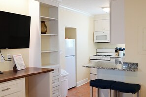 Coffee/tea maker, fridge, microwave, toaster - Easy-Access Ground-Floor Studio with Full Kitchen (Bradenton Beach)
