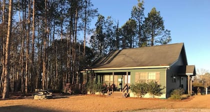 The Pond House- Tranquility, seclusion, and a view!