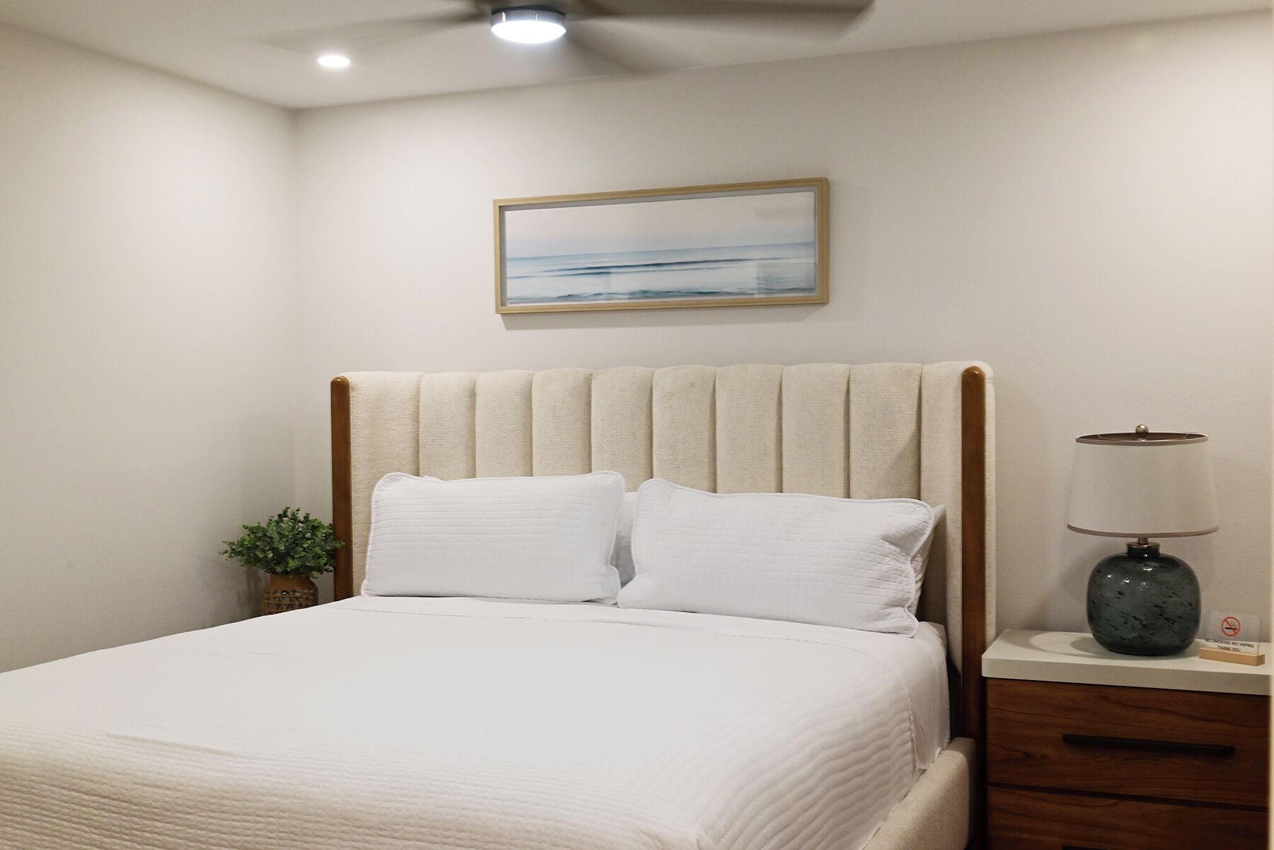 1 chambre, fer et planche à repasser, draps fournis