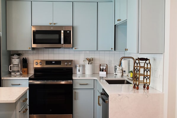 Coffee/tea maker, fridge, microwave, toaster