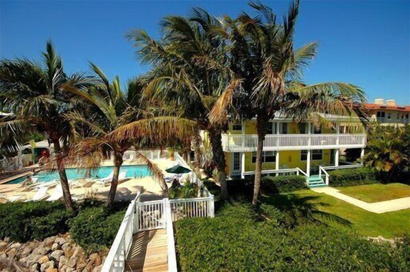 Exterior - Tradewinds 1 Bedroom DLX North Cottage. Pet Friendly. (Bradenton Beach)