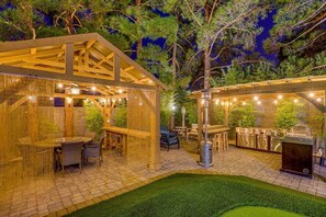 Outdoor dining - Japanese Retreat (Las Vegas)