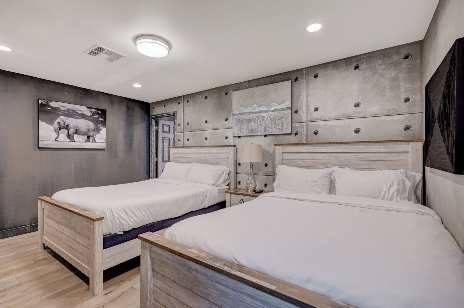 10 bedrooms, desk, iron/ironing board, free WiFi