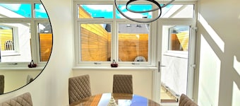 Modern Gem with free parking