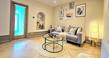 Modern Gem with free parking