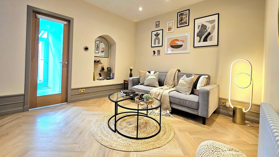 Modern Gem with free parking