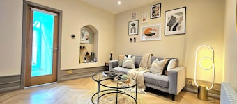 Modern Gem with free parking