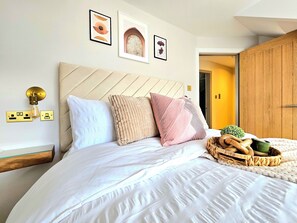 3 habitaciones, cortinas blackout y tabla de planchar con plancha 