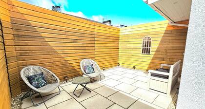 Modern Gem with free parking