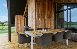 Outdoor dining - 3 bedroom awesome home in Tarm (Tarm)