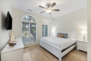 2 Schlafzimmer, Schreibtisch, Bügeleisen/Bügelbrett, kostenloses WLAN