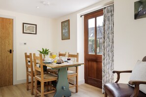 Dining - The Stables - a beautiful house sleeping 2 guests in 1 bedroom (Mickleton)