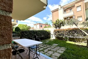 Outdoor dining - SE097 - Senigallia, two-room apartment with garden (Senigallia)