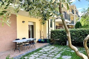 Outdoor dining - SE097 - Senigallia, two-room apartment with garden (Senigallia)