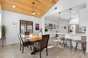 Living area - Hummingbird House w/ BBQ in Downtown Phoenix (Phoenix)